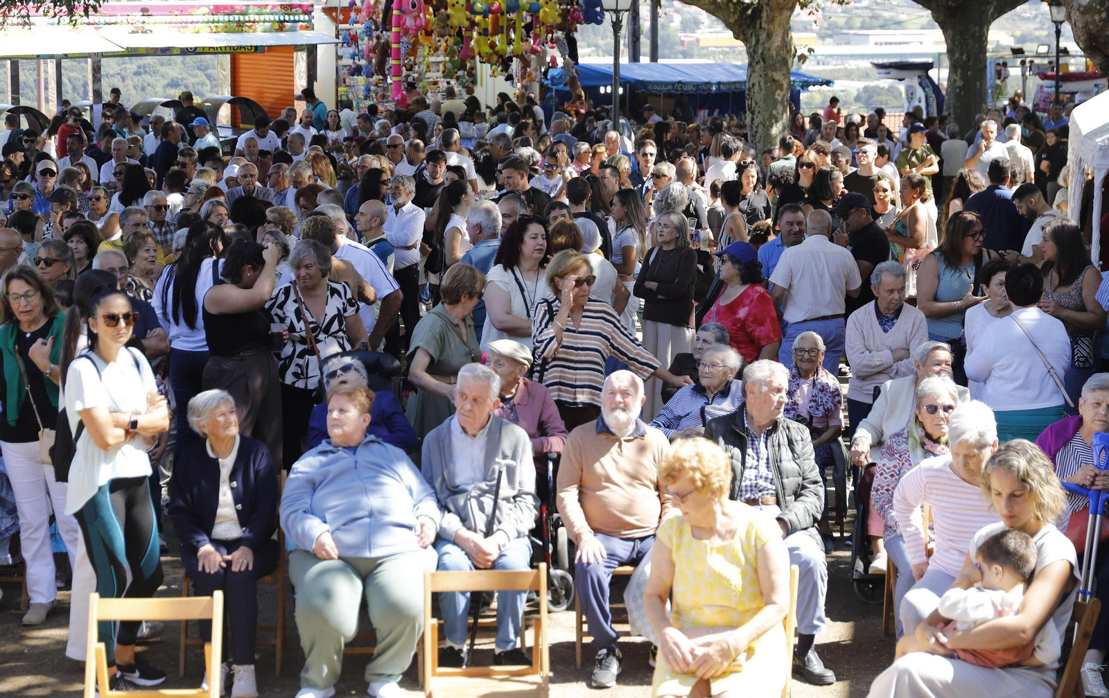 Galería | El desfile de carrozas, protagonista en las fiestas de San Campio de Valadares