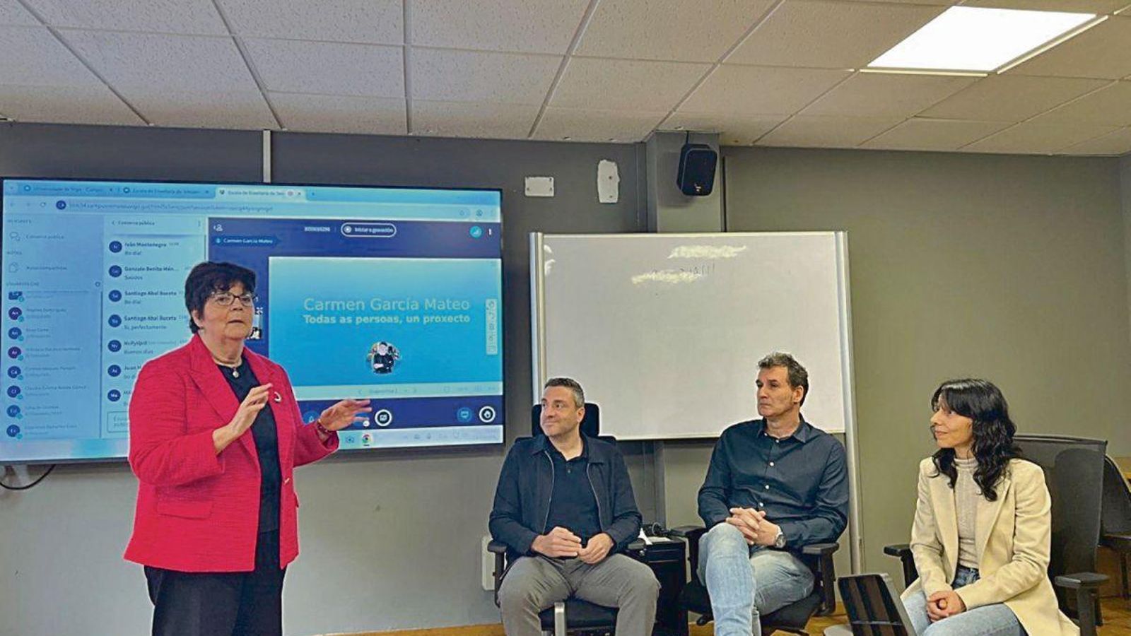 Uno de los coloquios promovidos por Carmen García Mateo (1ª izq.).