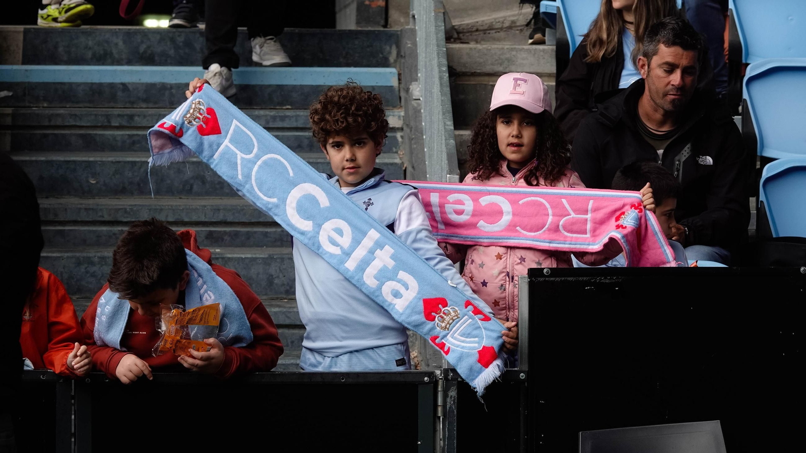 Galería | Entrenamiento multitudinario del Celta en Balaídos