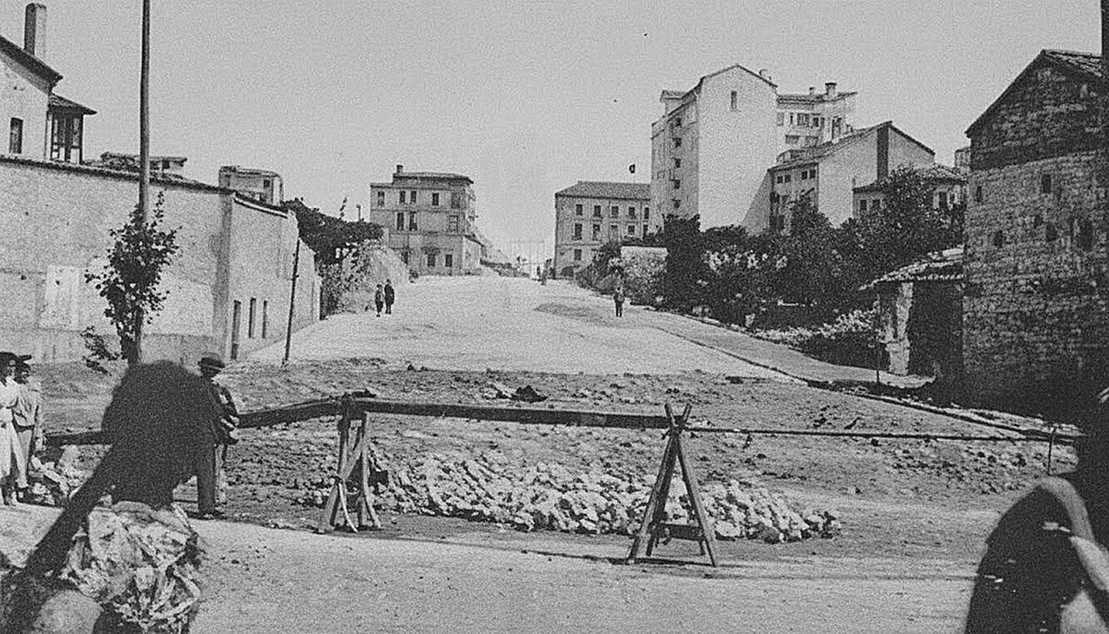En 1959, se acaba el empedrado en la calle Diagonal.