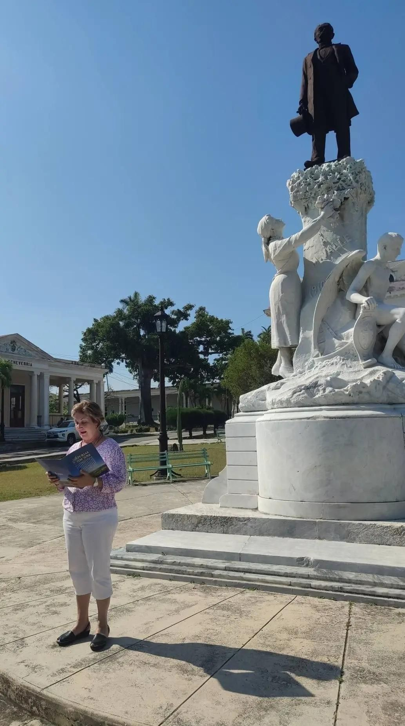 Presidenta de la FAAC Ana María dirigiéndose a los asistentes.