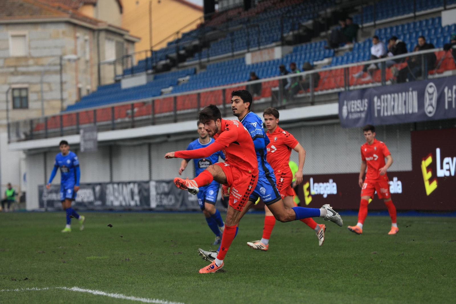Galería | O Couto vive una nueva victoria del Ourense CF antes de la reforma del césped