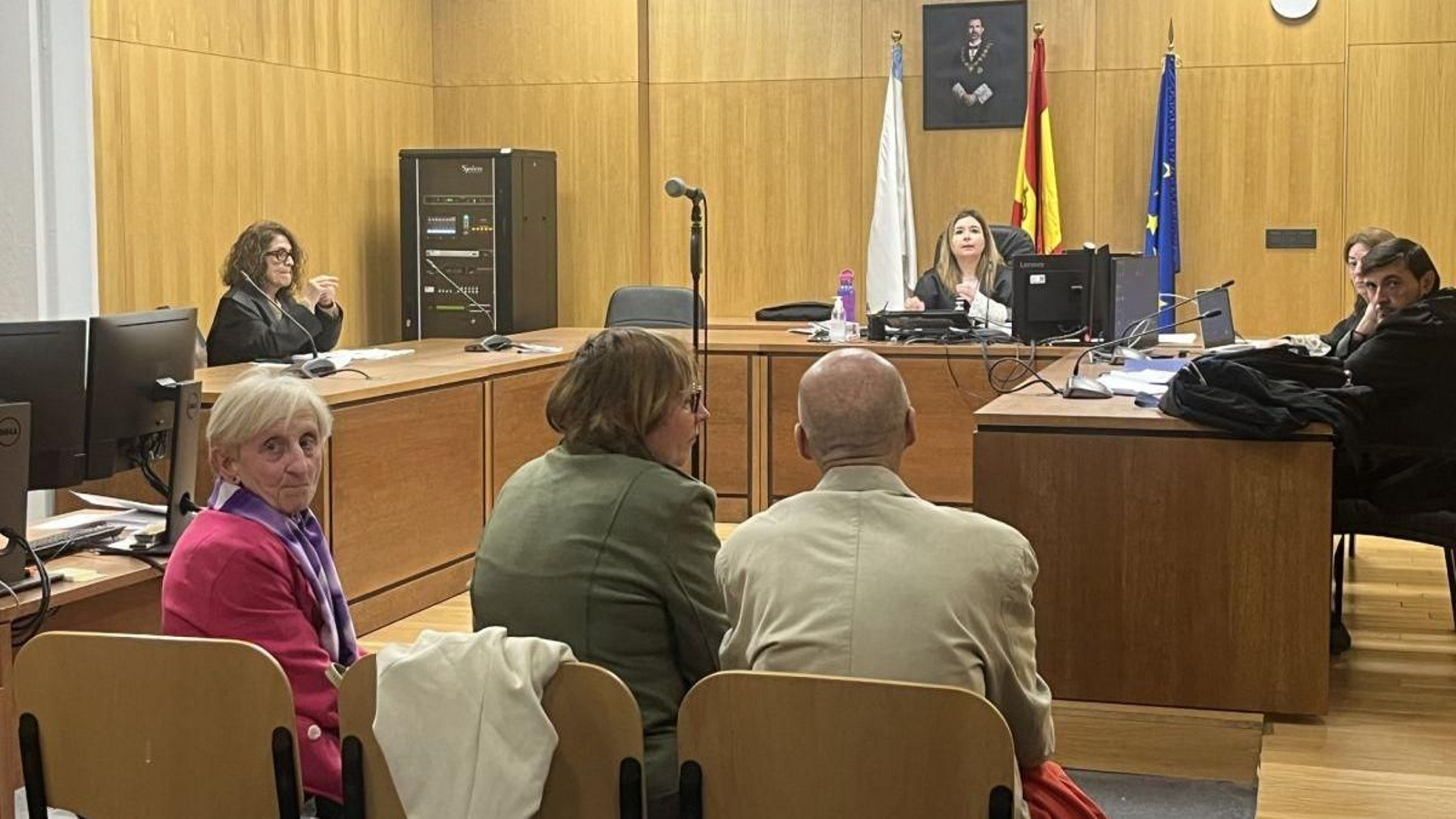 Los tres miembros de la misma familia acusados.