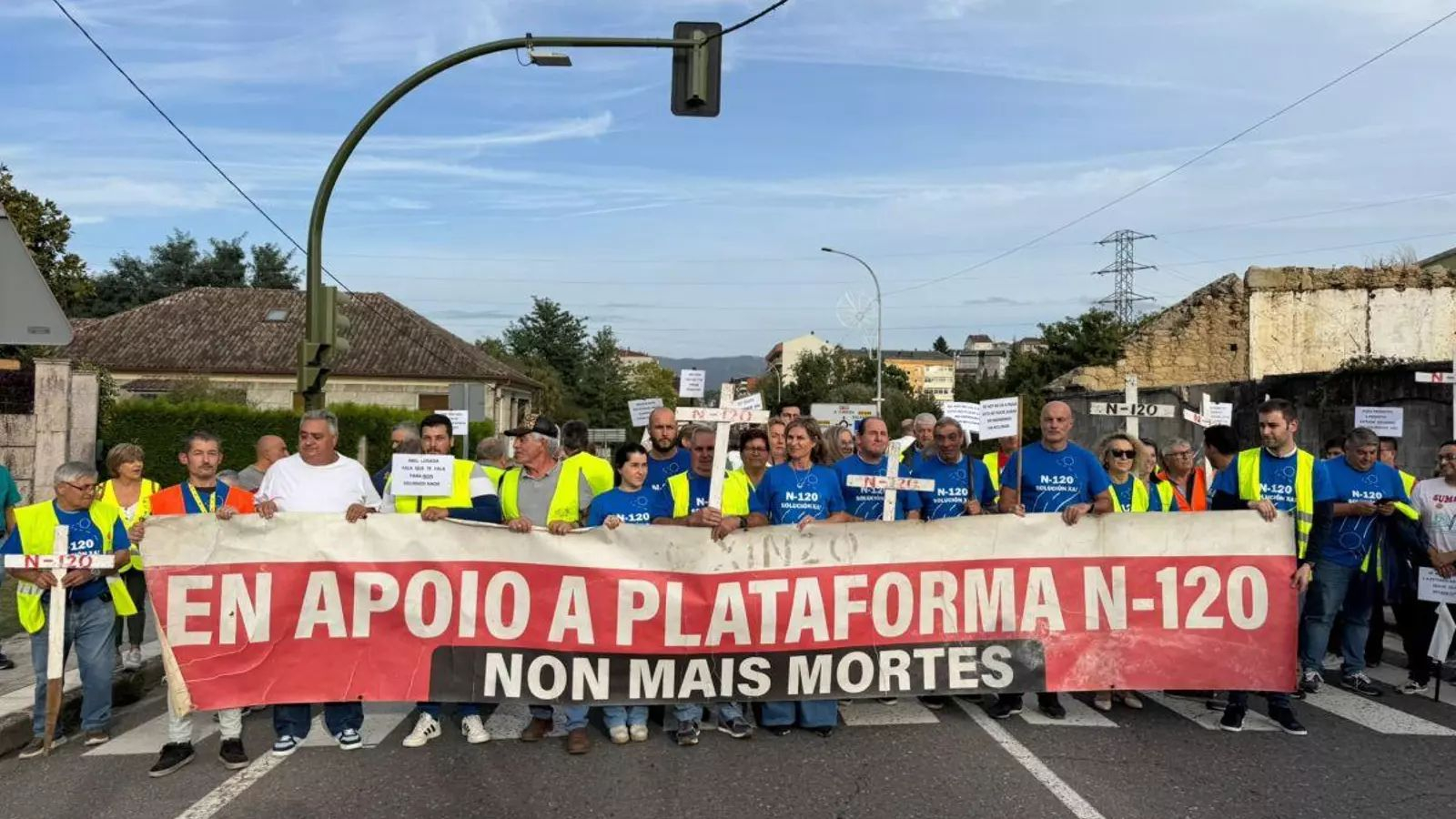 Una protesta en Ponteareas por la Nacional 120.