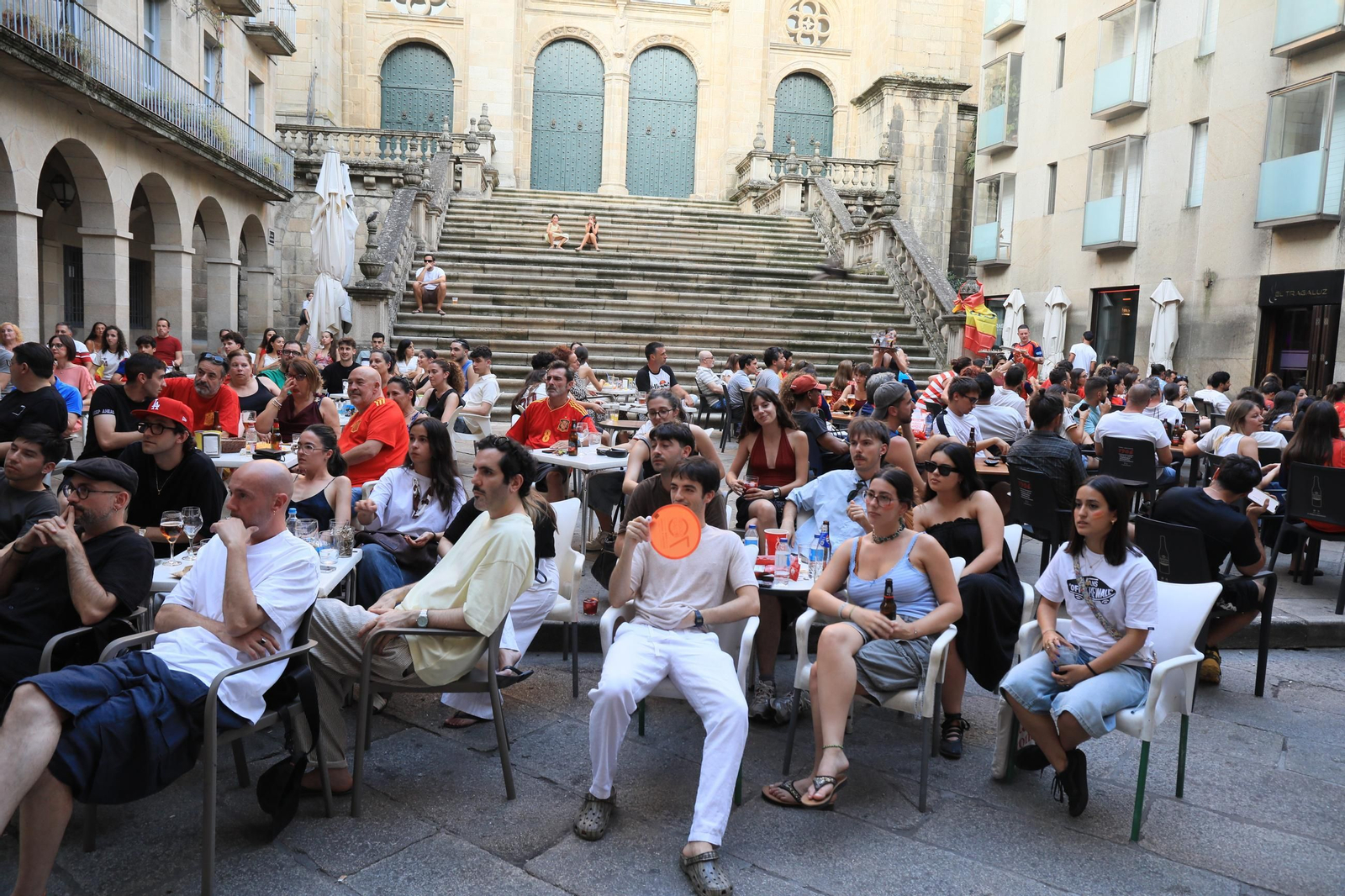 Galería | Ambiente y expectación en las terrazas de Ourense para disfrutar del partido de la selección española ante Portugal , en fotos