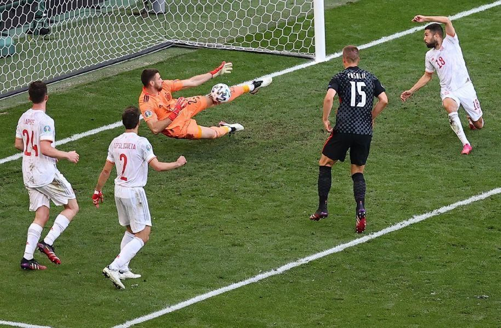 España sufre en su pase a cuartos 22