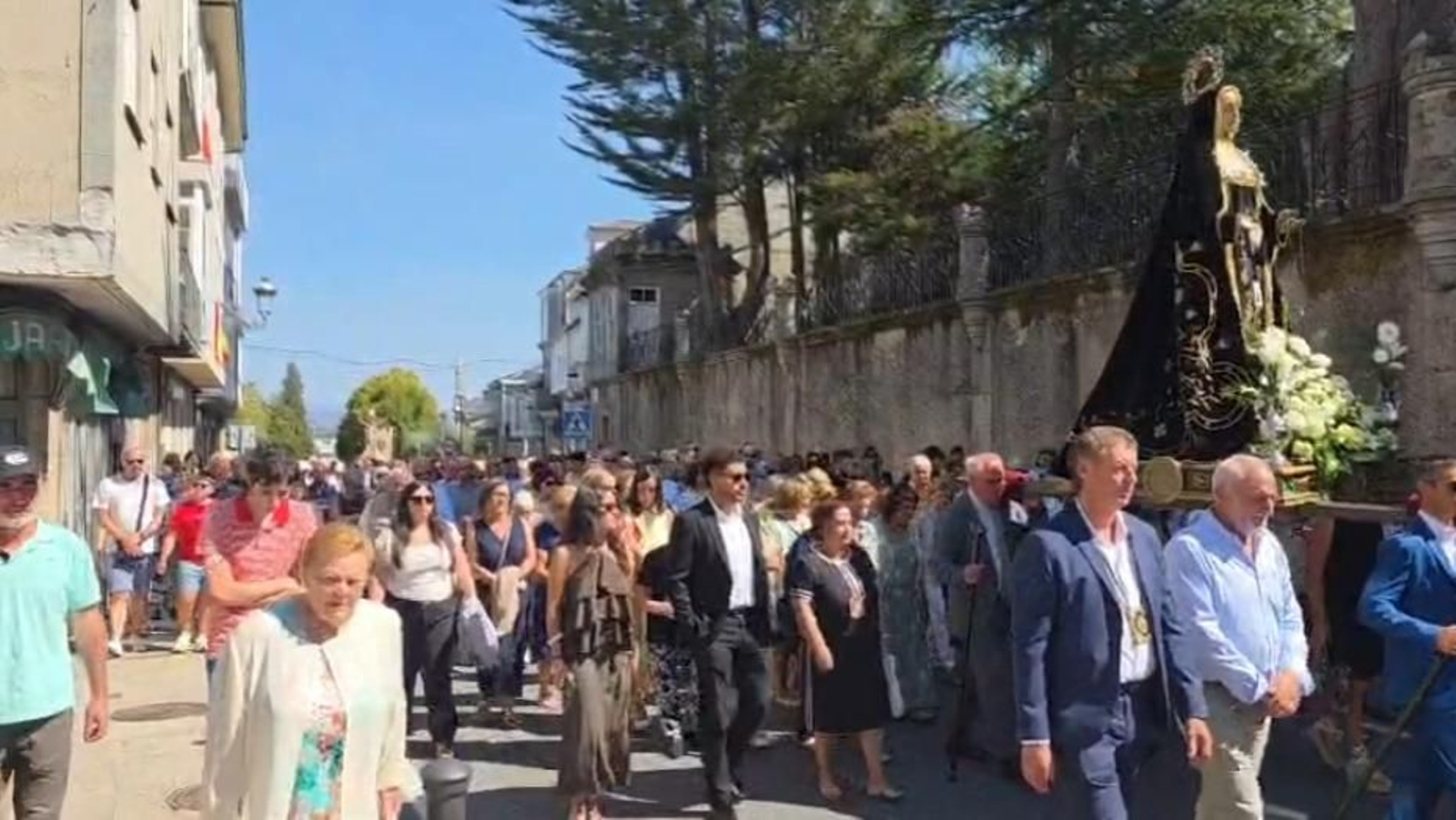 Galería | Trives cierra sus fiestas patronales con la procesión de la Dolorosa
