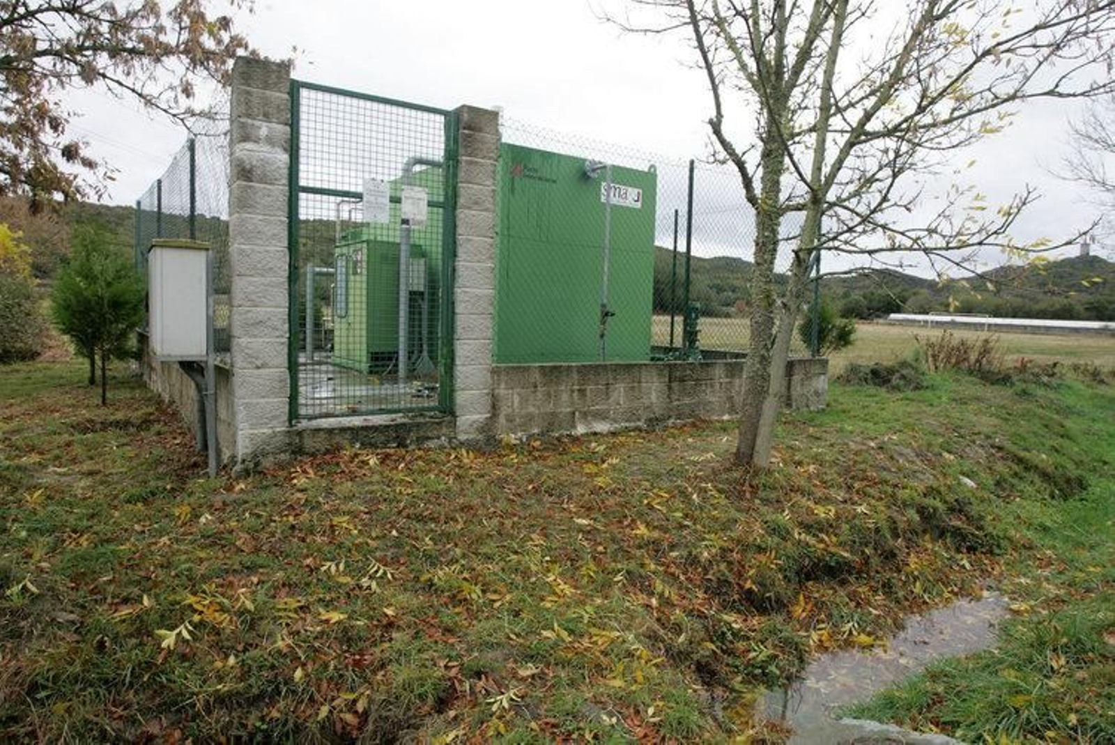 Imagen de una de las minidepuradoras, en este caso en Trandeiras, Xinzo de Limia (MARCOS ATRIO)