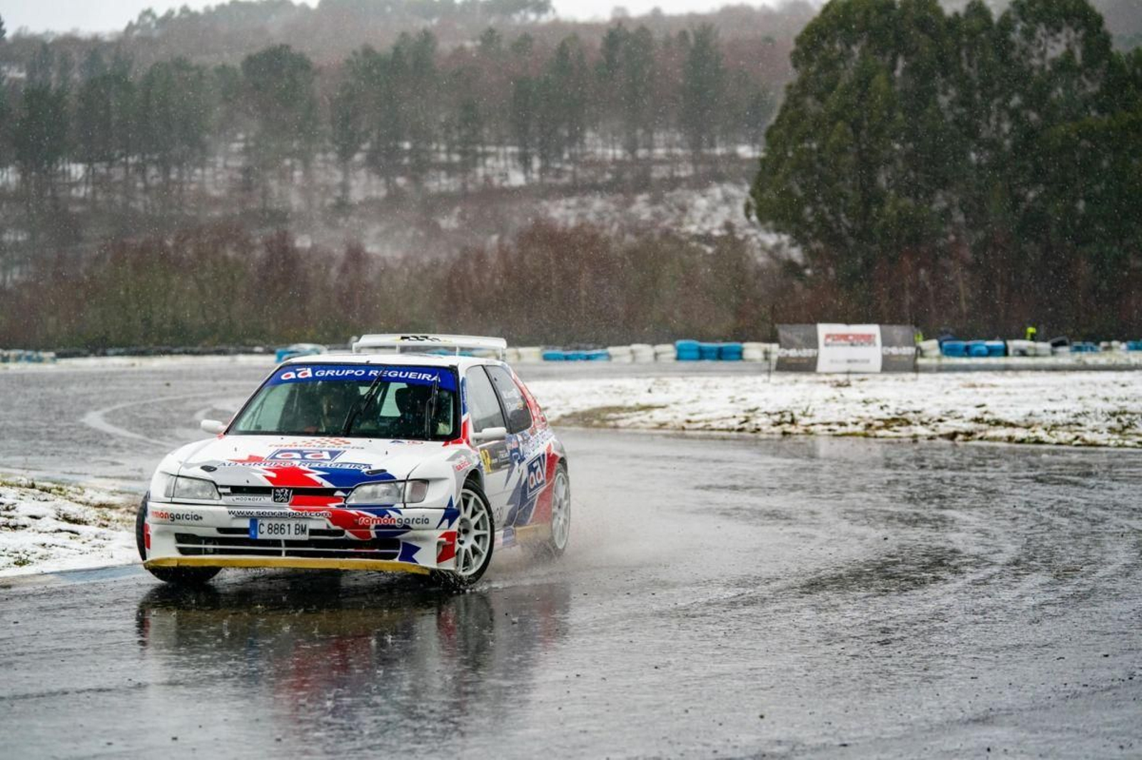 Manuel Senra y su Peugeot 306 Maxi fueron de los más aplaudidos por el público presente.