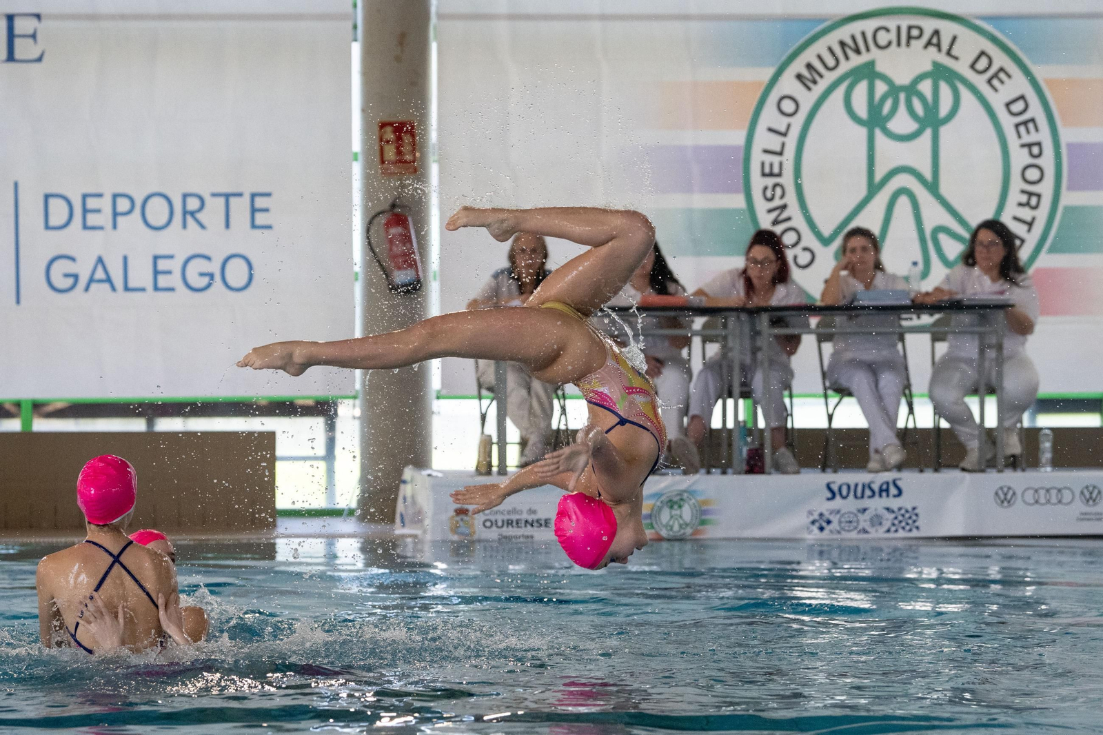 Galería |  La natación artística celebra su Campeonato Gallego de Invierno en Os Remedios