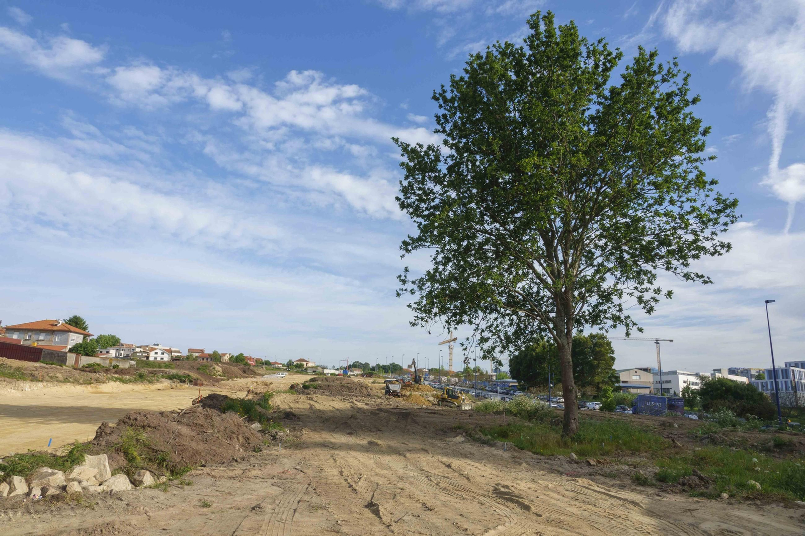 Trabajos de urbanización del segundo de los nuevos polígonos del barrio de Navia