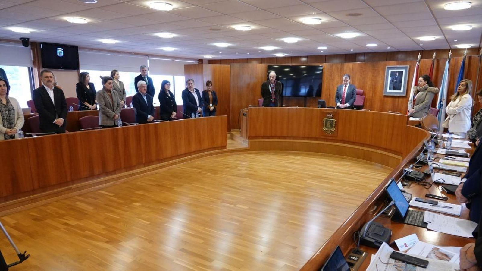 El pleno guardó un minuto de silencio por el fallecimiento del cronista de la ciudad Ceferino de Blas.