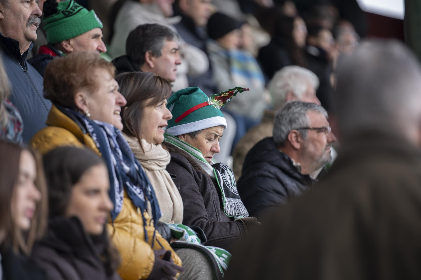 Galería | Espiñedo tiene su regalo adelantado de Navidad con la victoria del CD Arenteiro