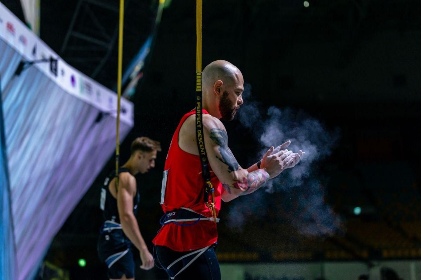 El escalador de origen vigués, Erik Noya, durante una competición continental.