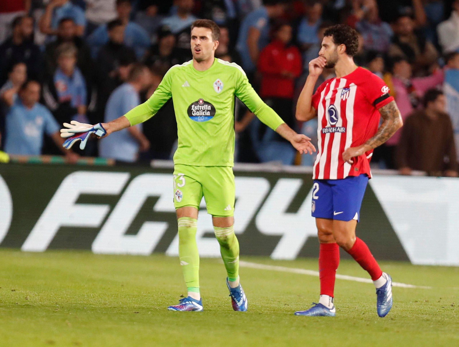 Partido entre el Celta y el Atlético de Madrid. // J.V. Landín