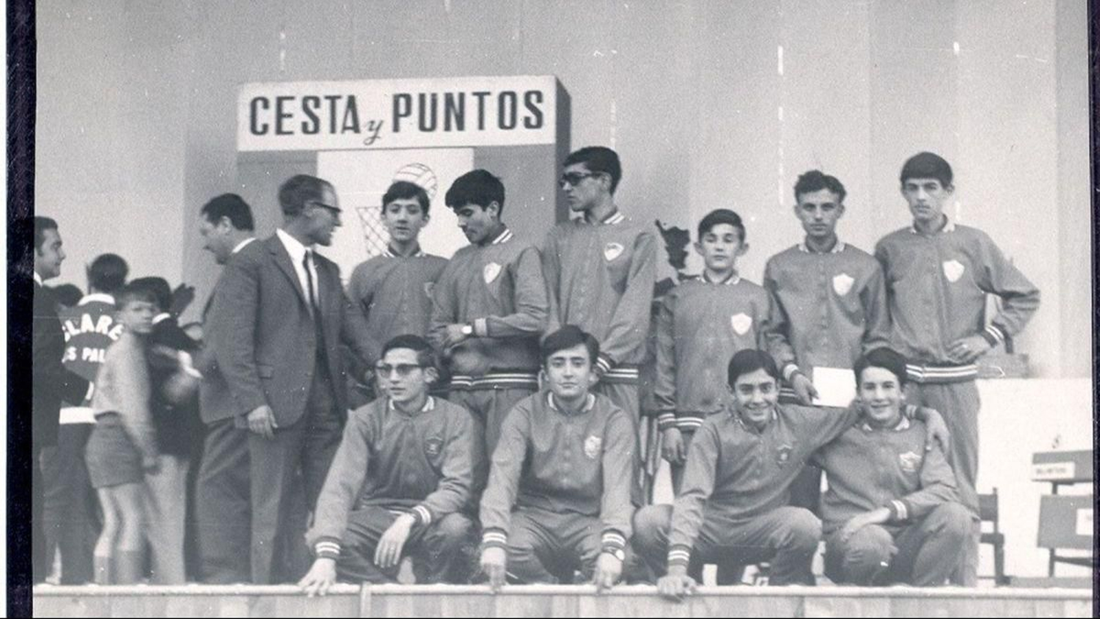 O equipo campión do Cesta y Puntos de 1969, representando a Maristas Ourense.