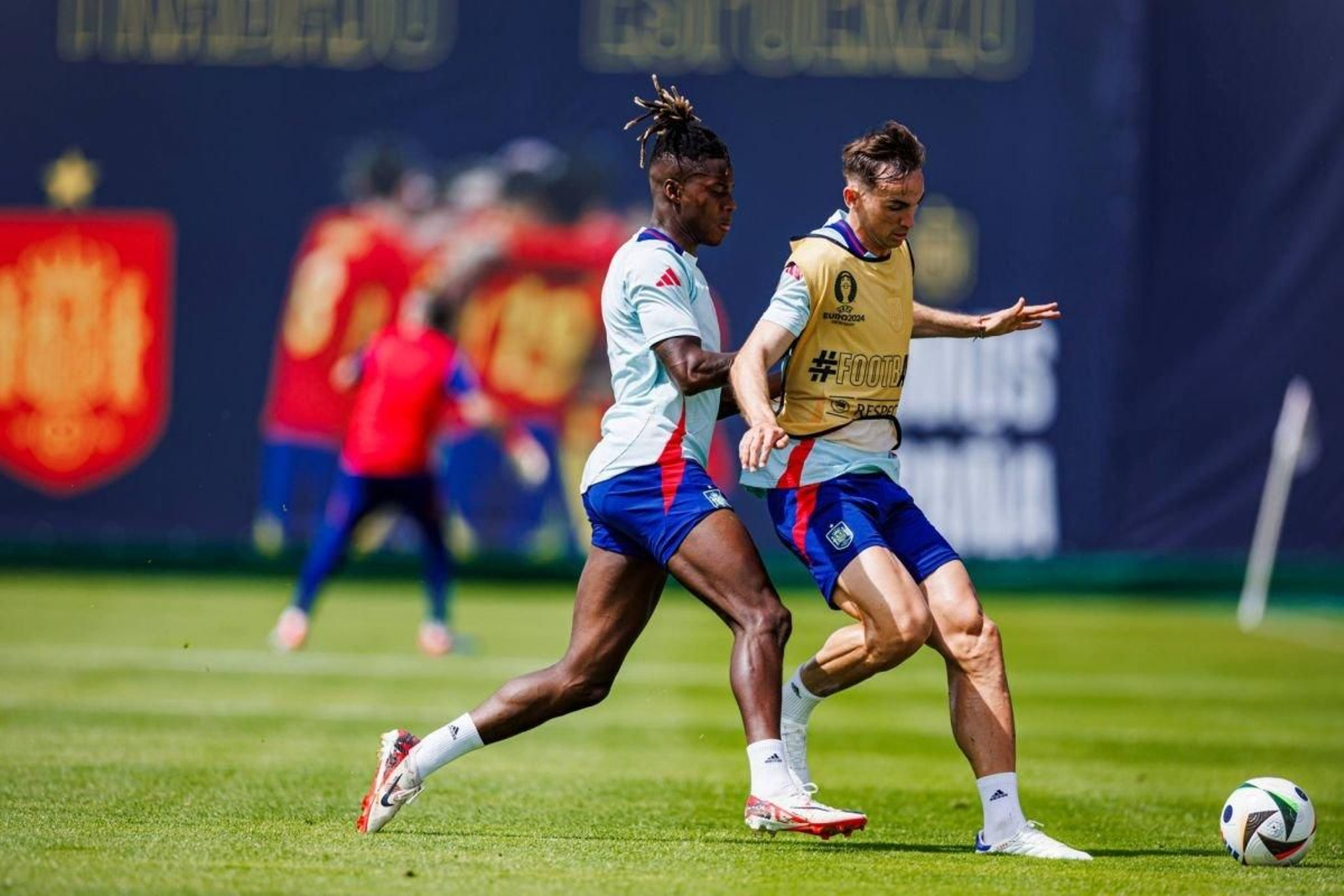 Nico Williams y Fabián, ayer, en el entrenamiento de la selección española previo al partido de hoy.