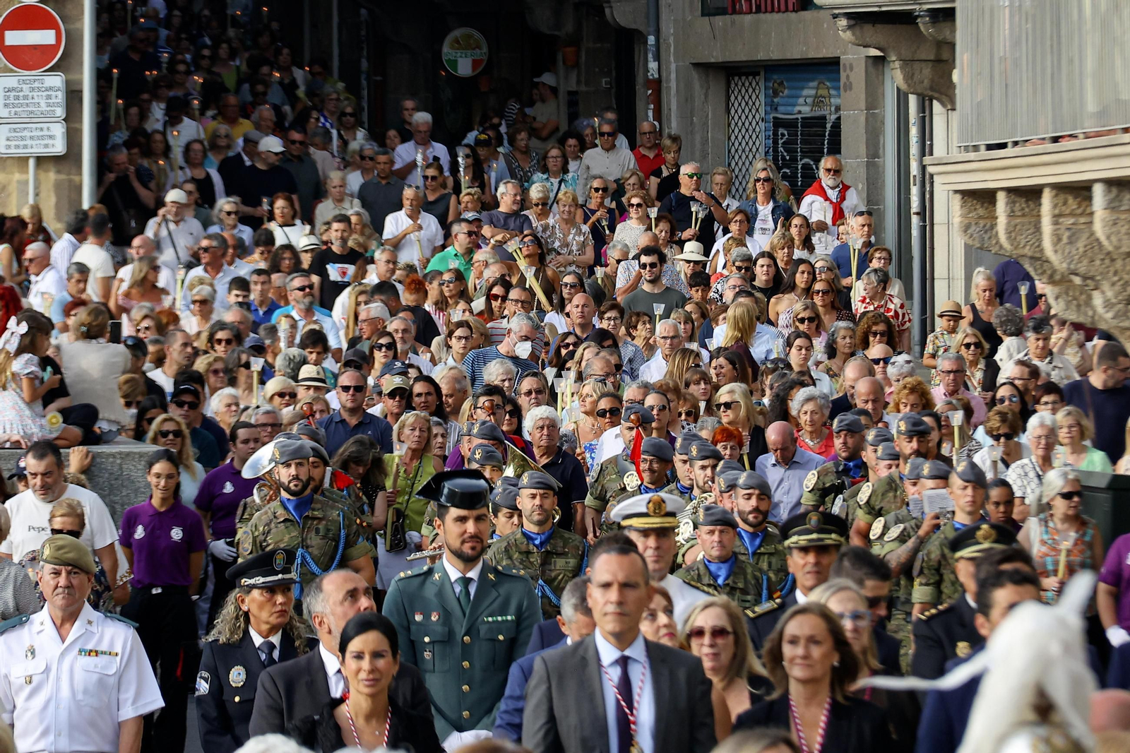 Galería | Misa por el Cristo da Victoria en Vigo y la concurrida procesión