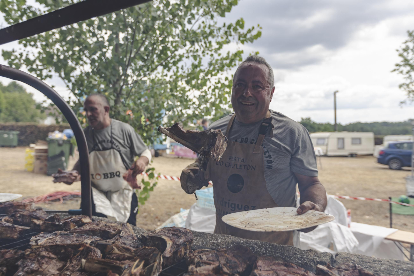 Galería |  Casi mil chuletones servidos este año en la fiesta de Garabás