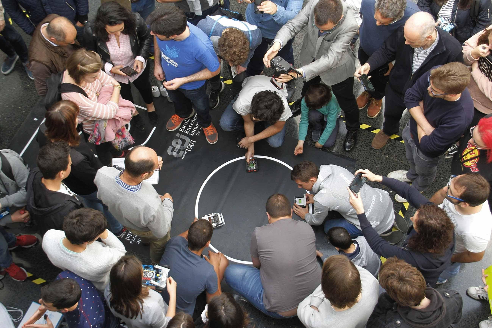 Alumnos y profesores compitieron y a la vez disfrutaron de una jornada lúdica en el Campus Vigués.