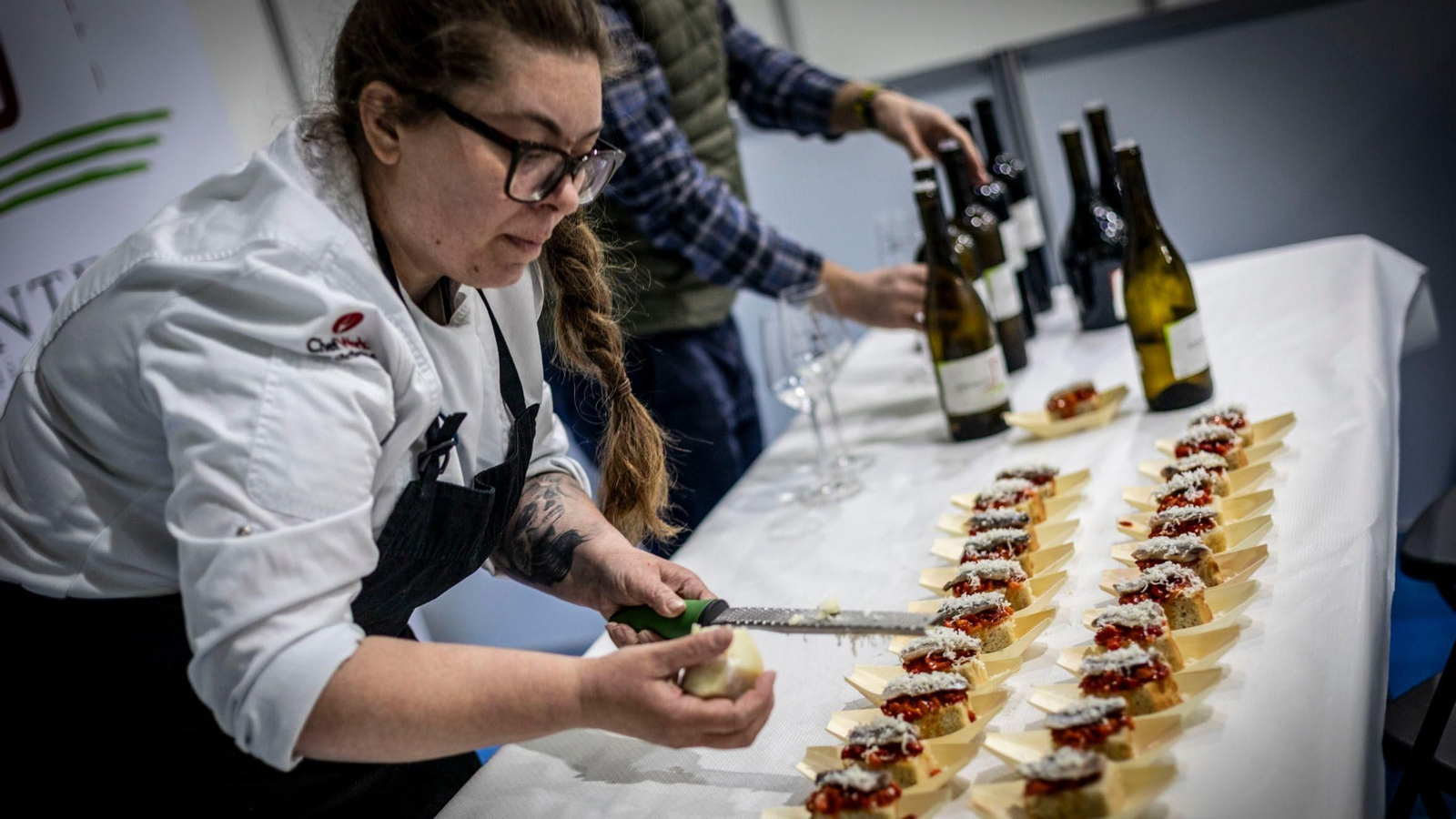 A chef verinense Begoña Vázquez, nunha cata durante a Feira do Lázaro.