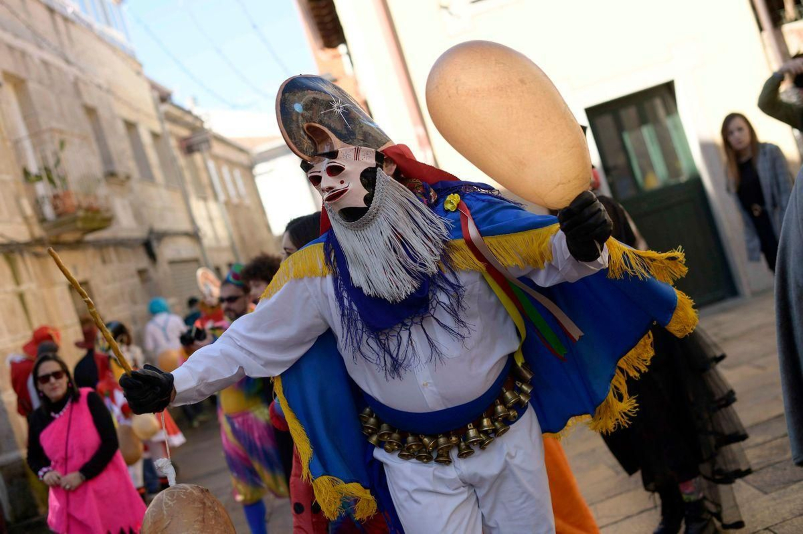 Las pantallas volvieron a las calles limianas un domingo más. (Foto: Xesús Fariñas)