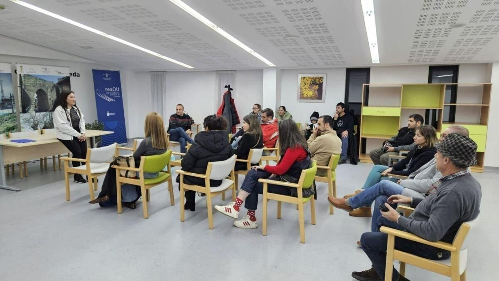Participantes na mesa de emprendemento.