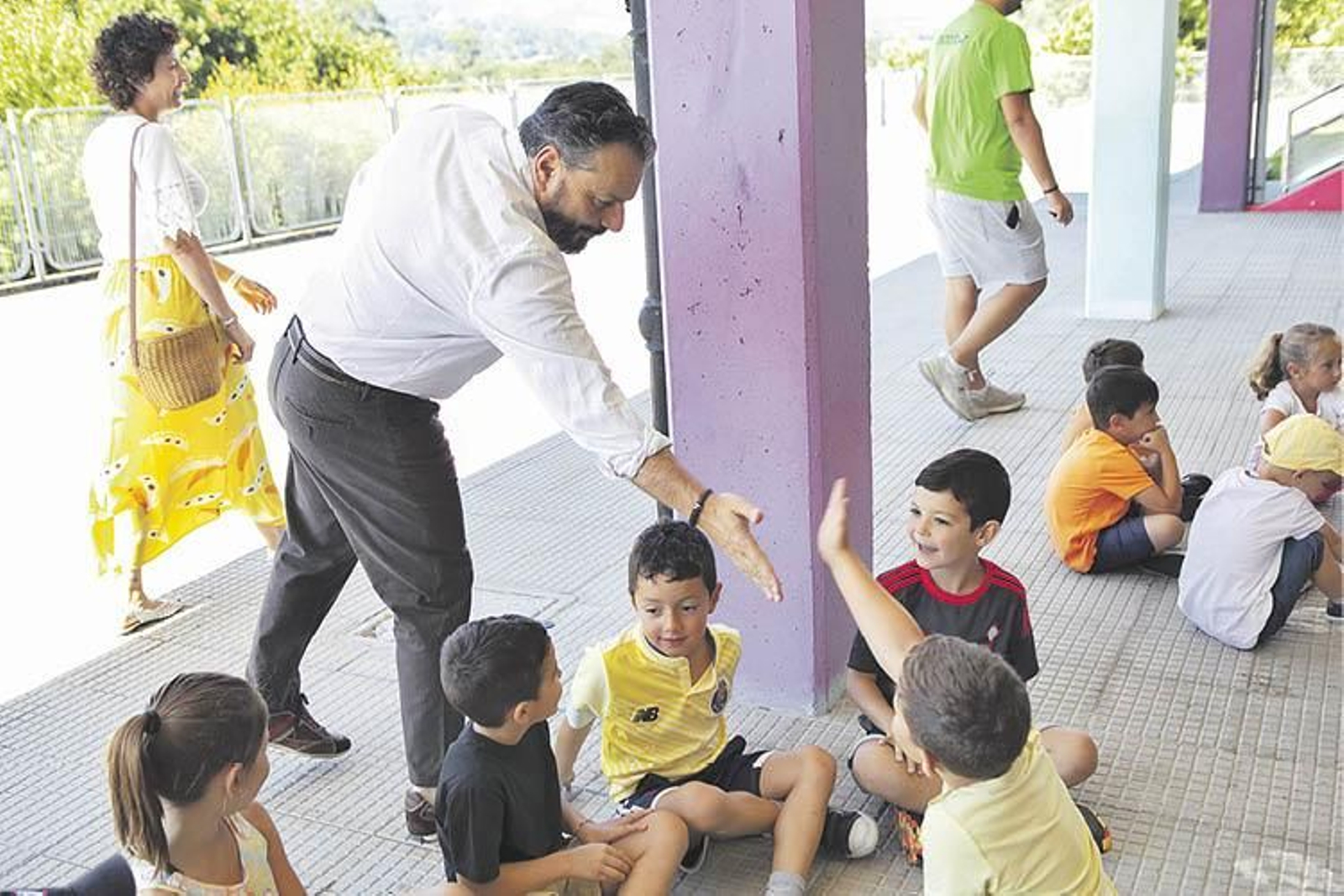 El alcalde Paco Ferreira, durante la visita.