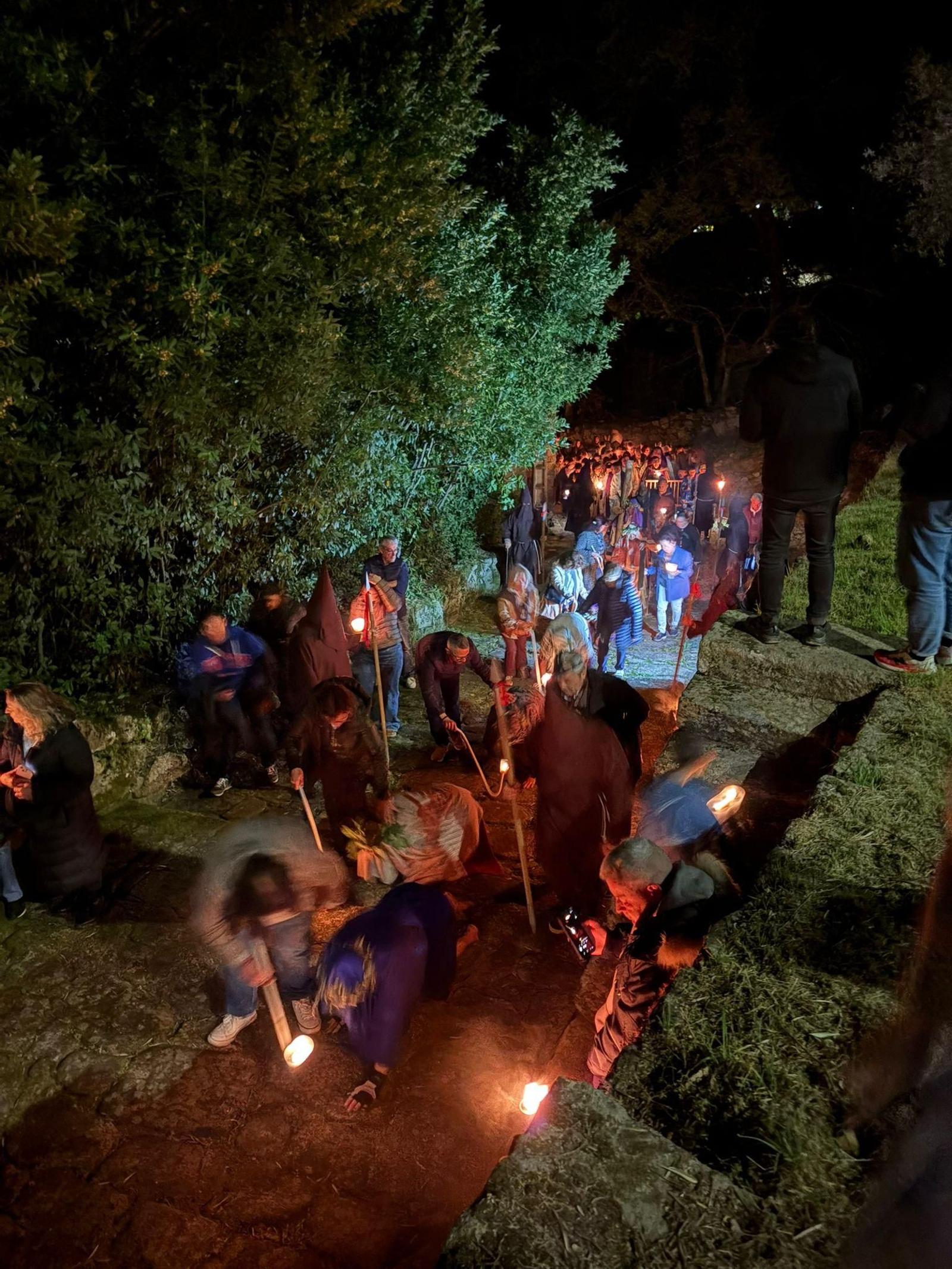 Galería | Las tinieblas y la procesión de los Penitentes conquistan Oímbra