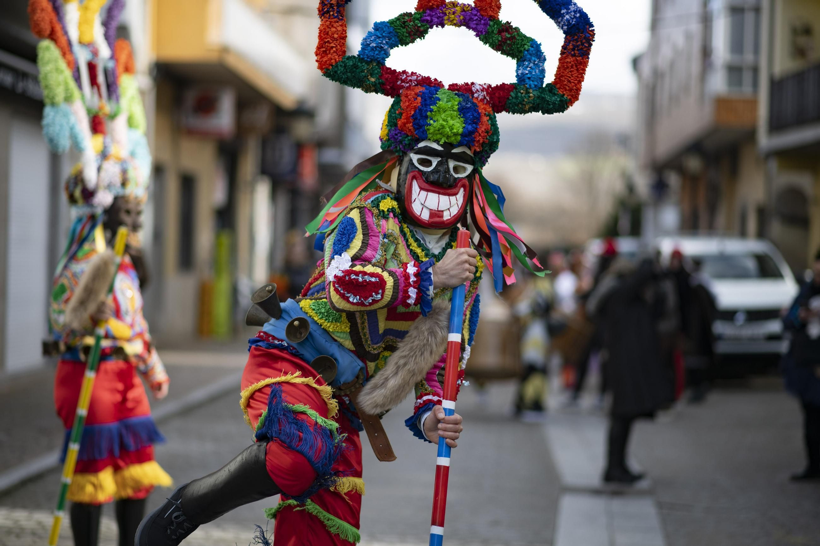 Galería | Viana do Bolo da inicio a su Entroido con el folión femenino