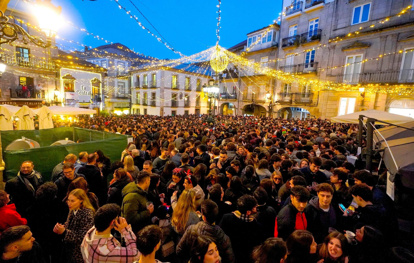 La Plaza de la Constitución, abarrotada durante las ya populares celebraciones de la ‘tardevieja’.