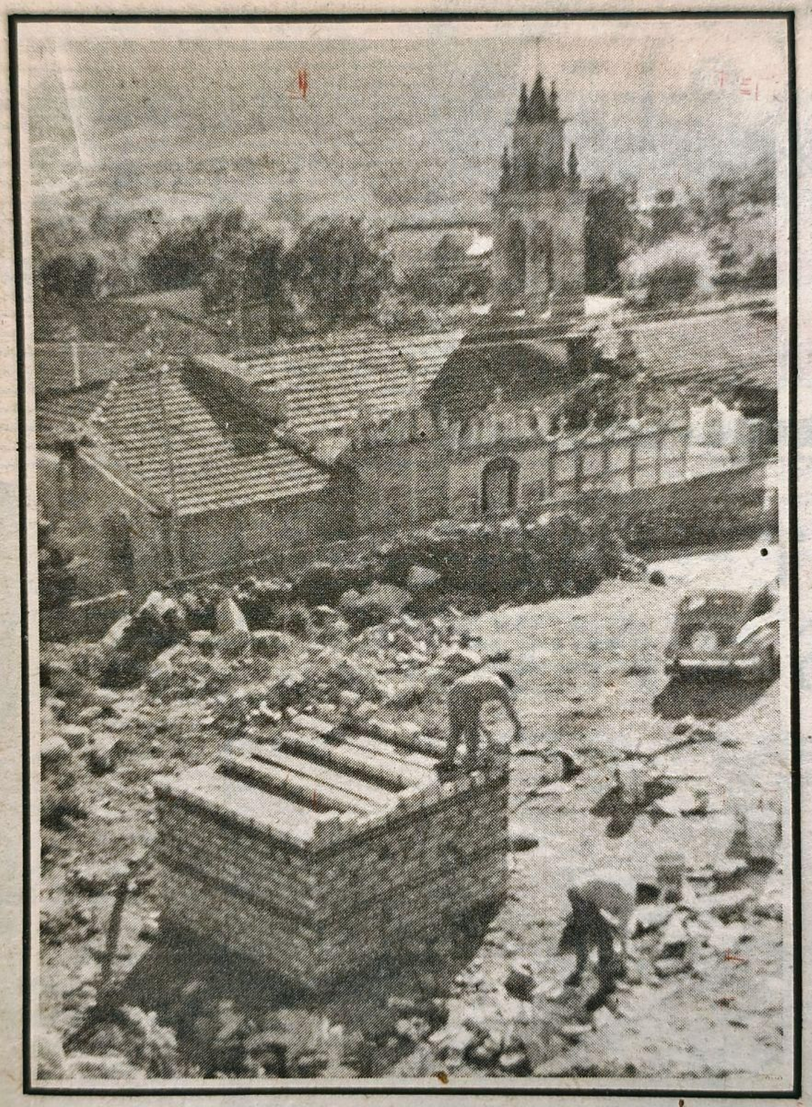 Construcción “clandestina” de un panteón junto al cementerio de Untes.