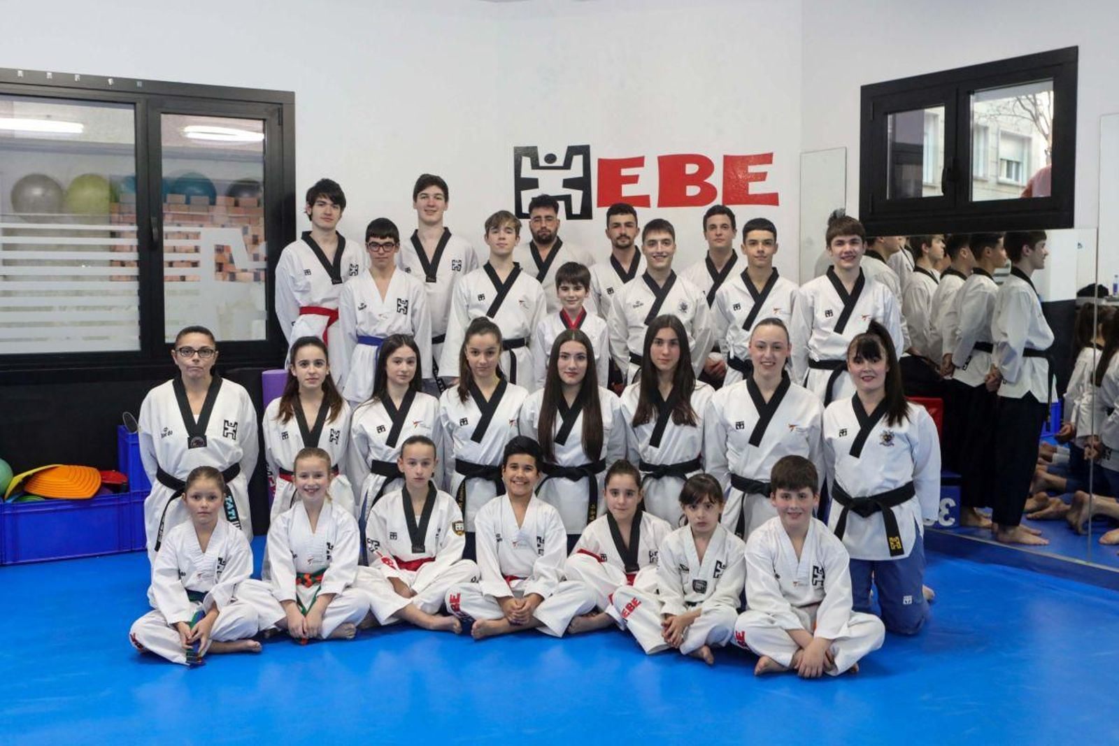Taekwondistas del Hebe Moaña en su lugar de entrenamiento.