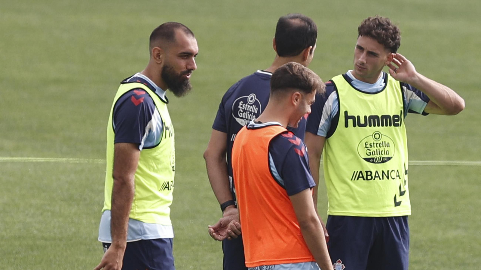 Borja Iglesias este domingo durante el entrenamiento en Afouteza.