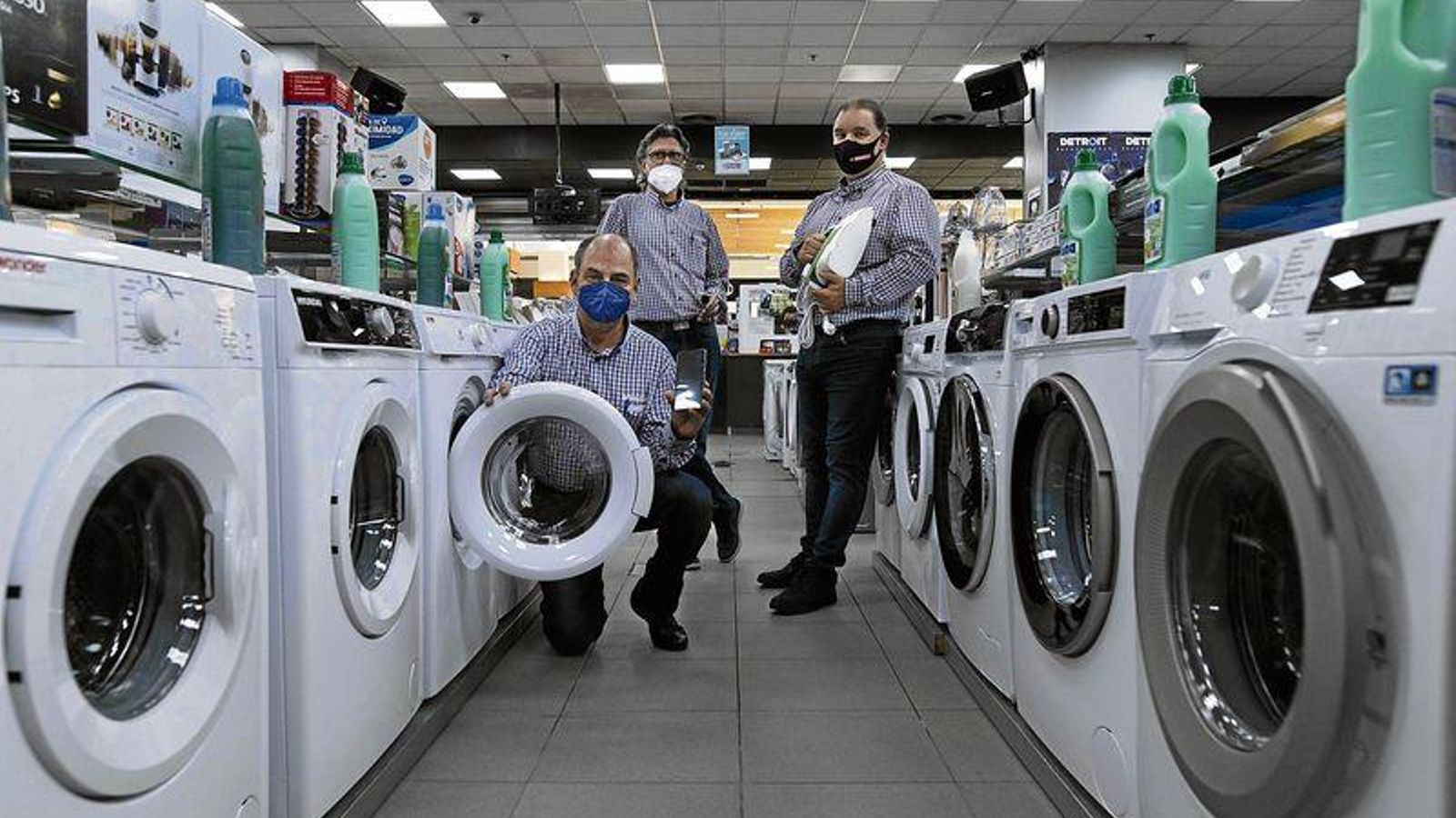 Ourense 26/5/21 Portada suplemento vida a trabajadores electrodomésticos Bermello Fotos Martiño Pinal