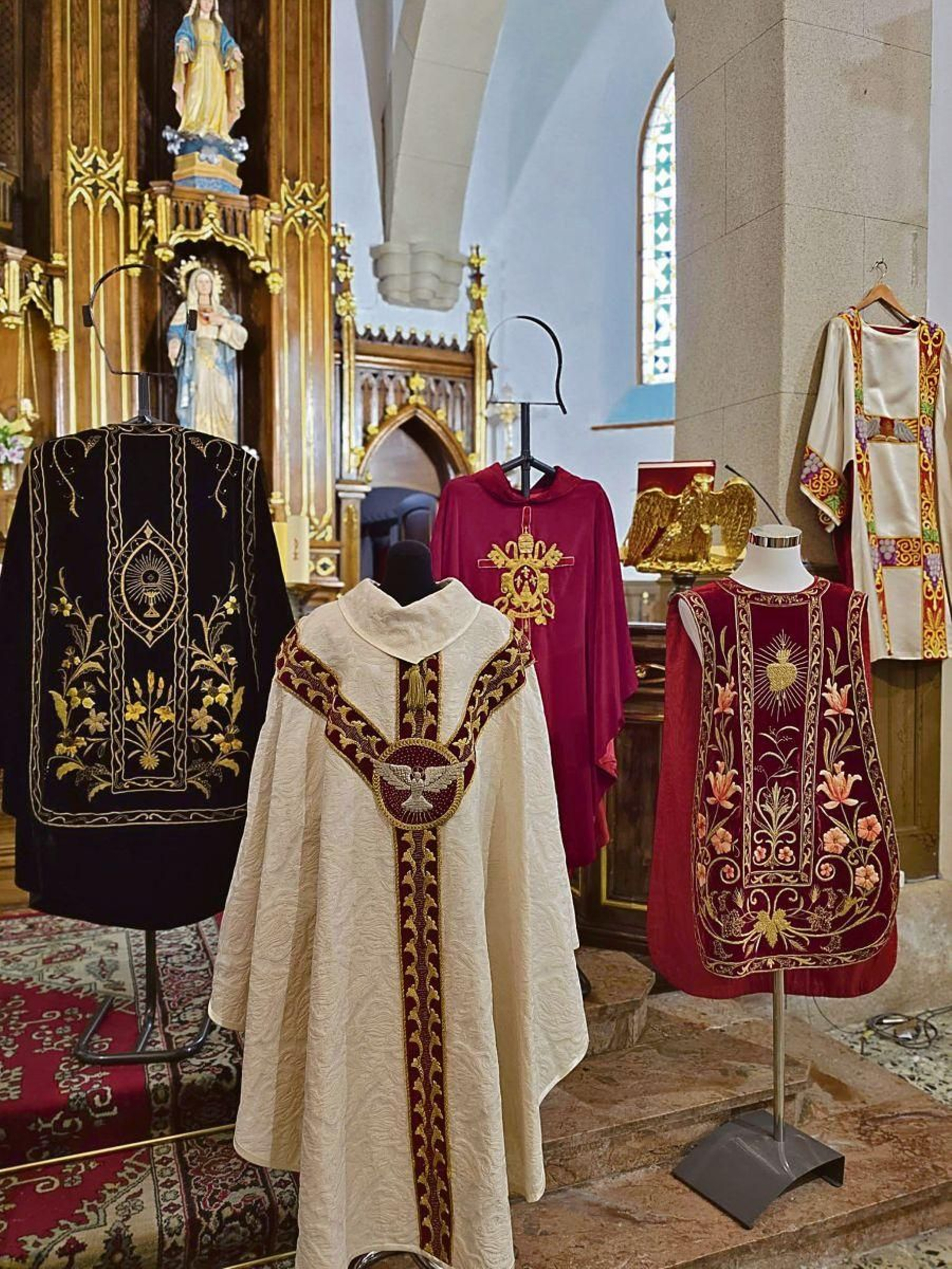 Exposición de casullas del siglo XIX.