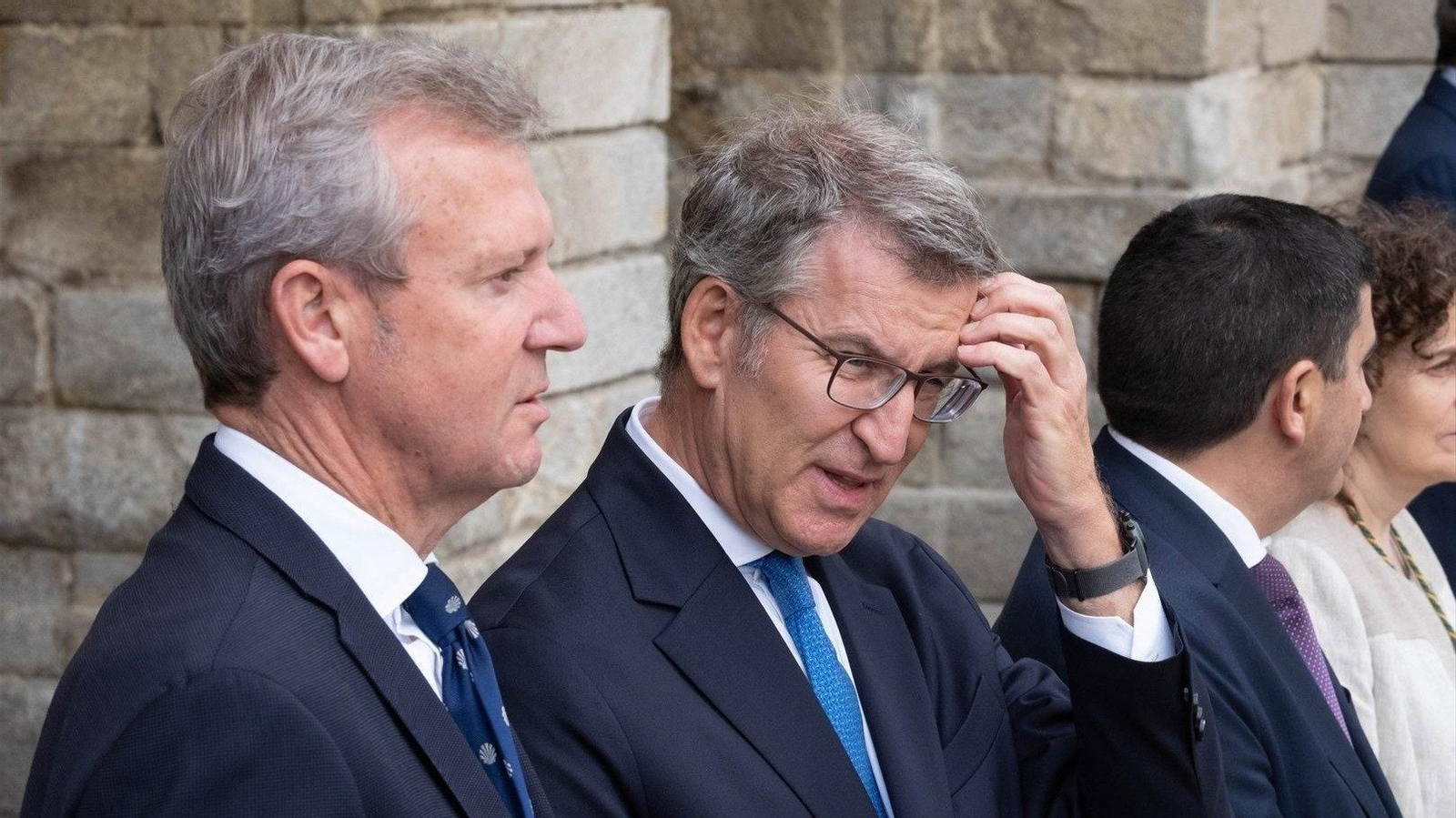 Feijóo, con Rueda, en la Ofrenda al Apóstol en Santiago. // E.P.