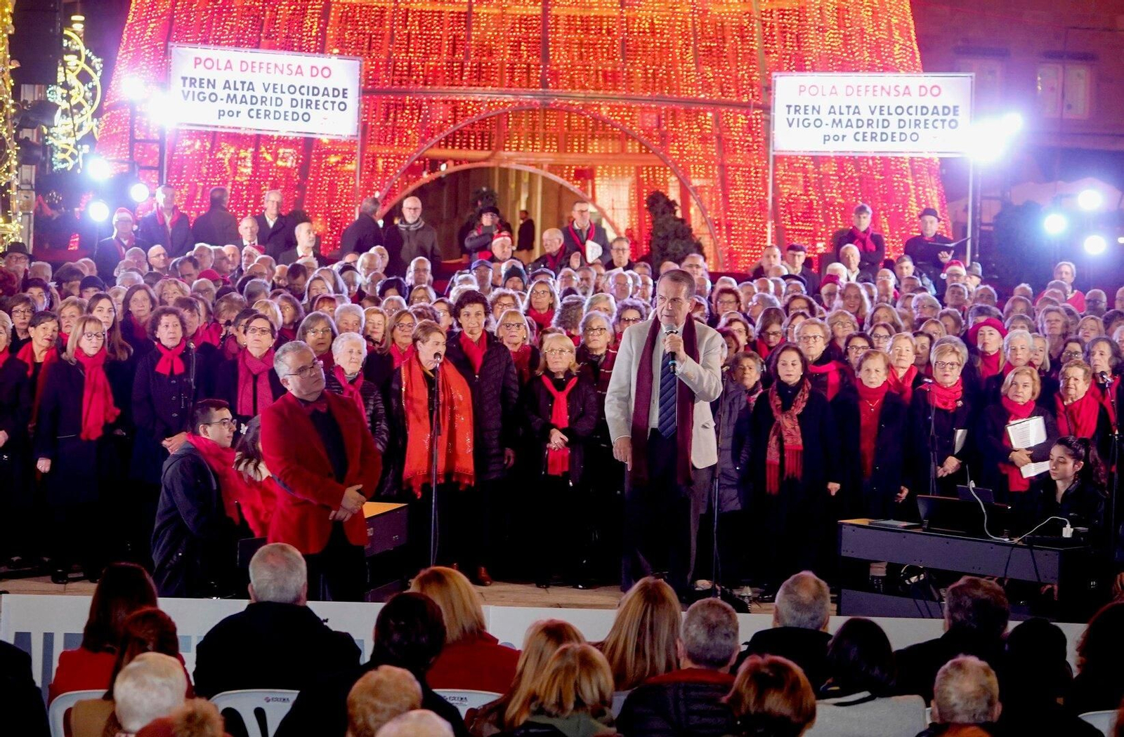 Abel Caballero en el concierto protesta de Acopovi.