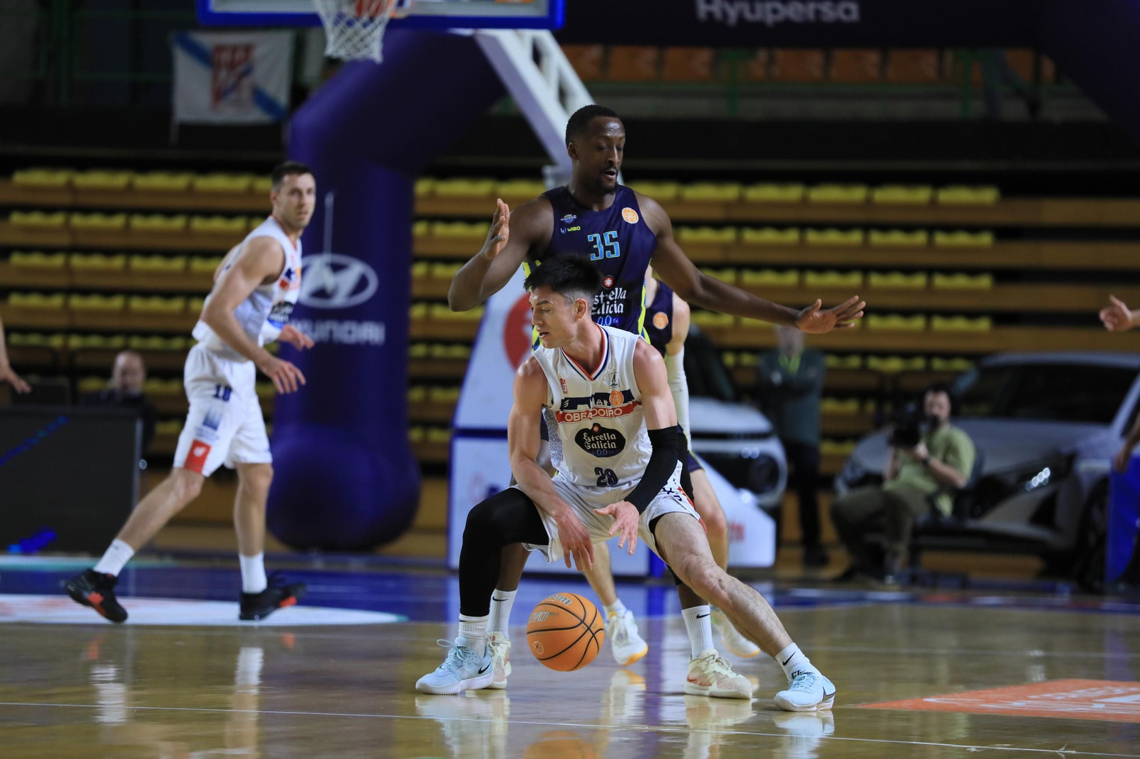 Galería | El Pazo, a reventar para el derbi COB-Obradoiro