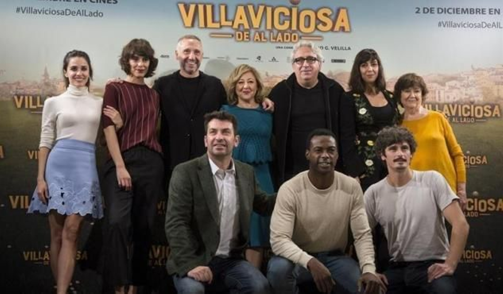 Foto del reparto de la película, durante la presentación de la misma.