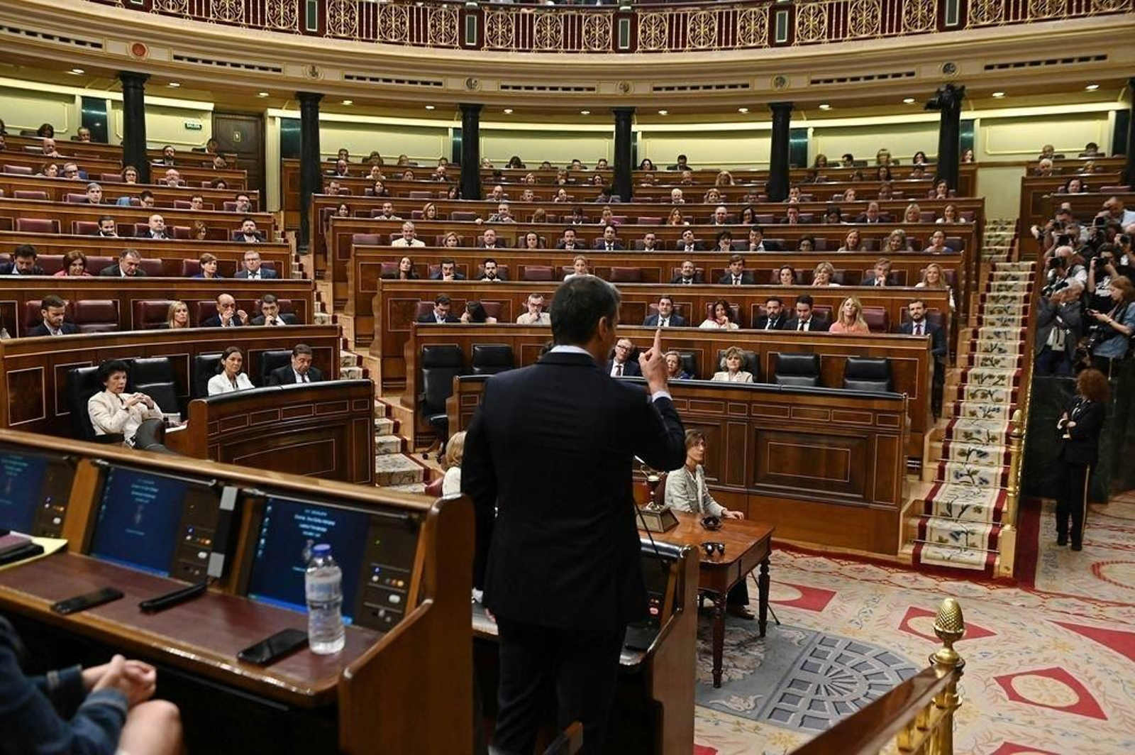 Sánchez, dirigiéndose a las bancadas populares, durante el pleno en el Congreso.