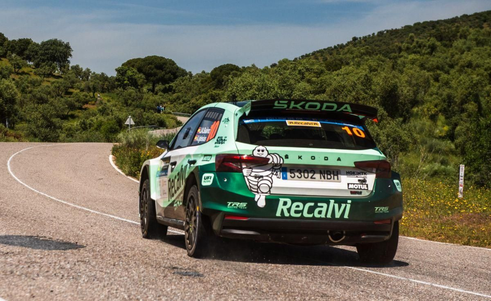 Suárez e Iglesias llevaron al Skoda Fabia RS Rally2 del equipo Recalvi hasta la victoria.