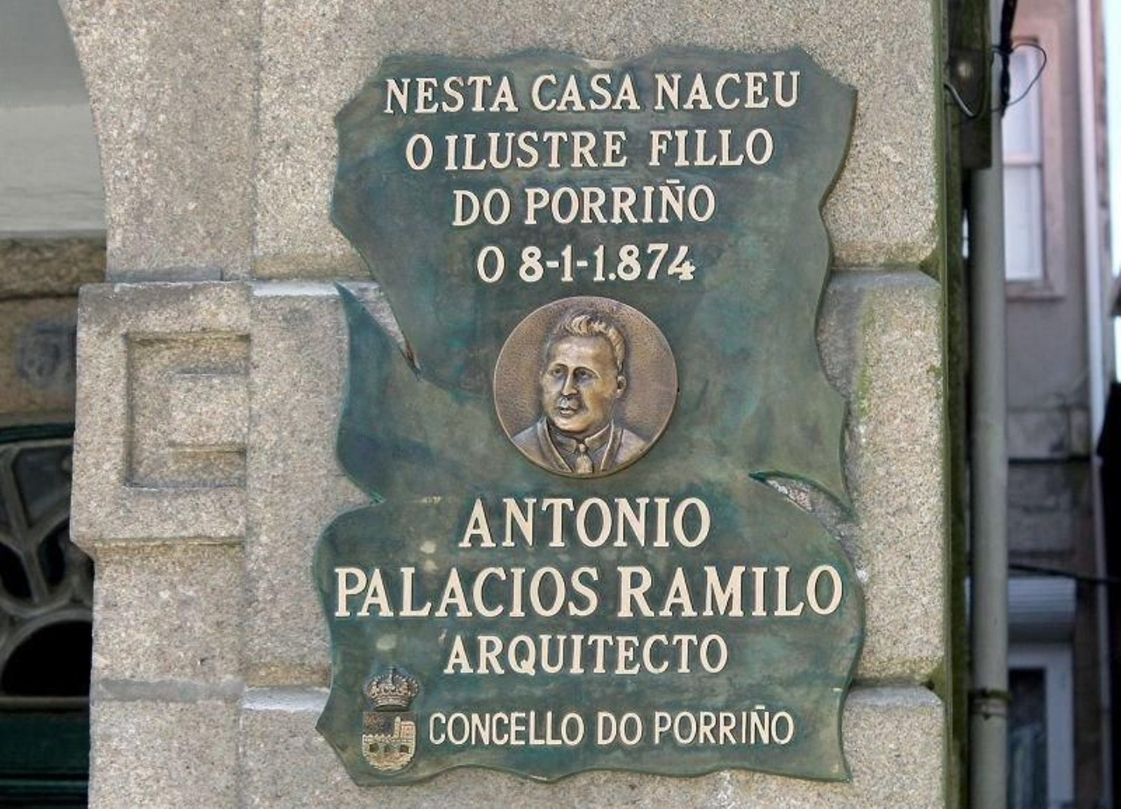 Palacios nació en la plaza que lleva su nombre.