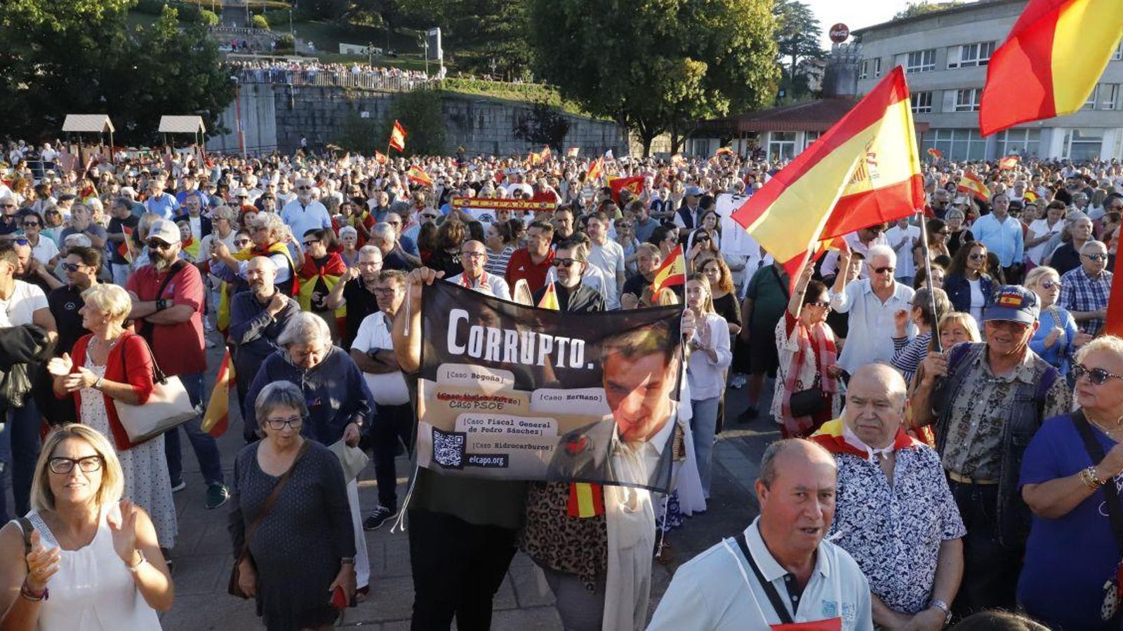 Pancartas y consignas contra el Gobierno.