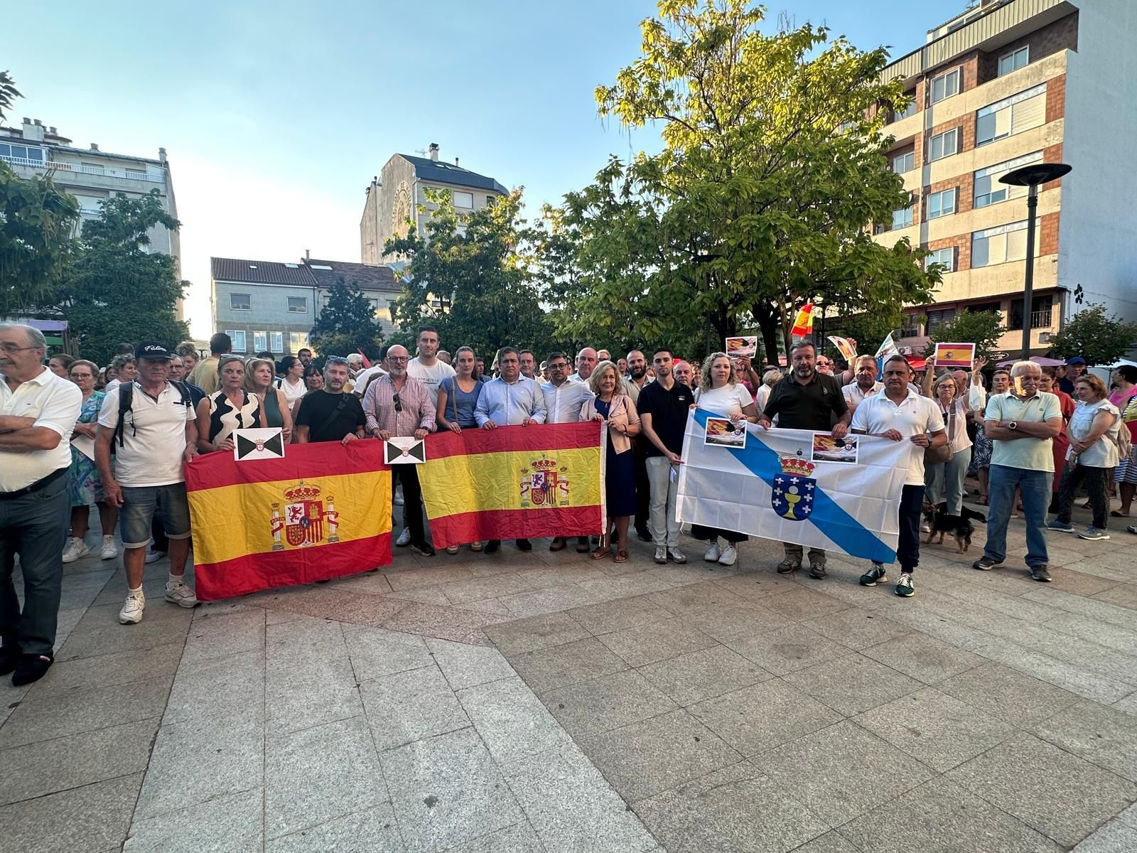 Concentración en apoyo a Ceuta frente al Concello de Verín