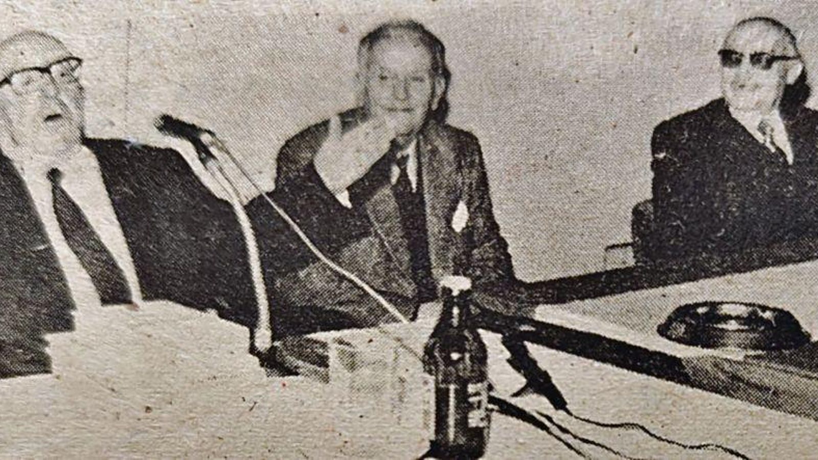 Un momento de la charla de don Ramón Otero Pedrayo.