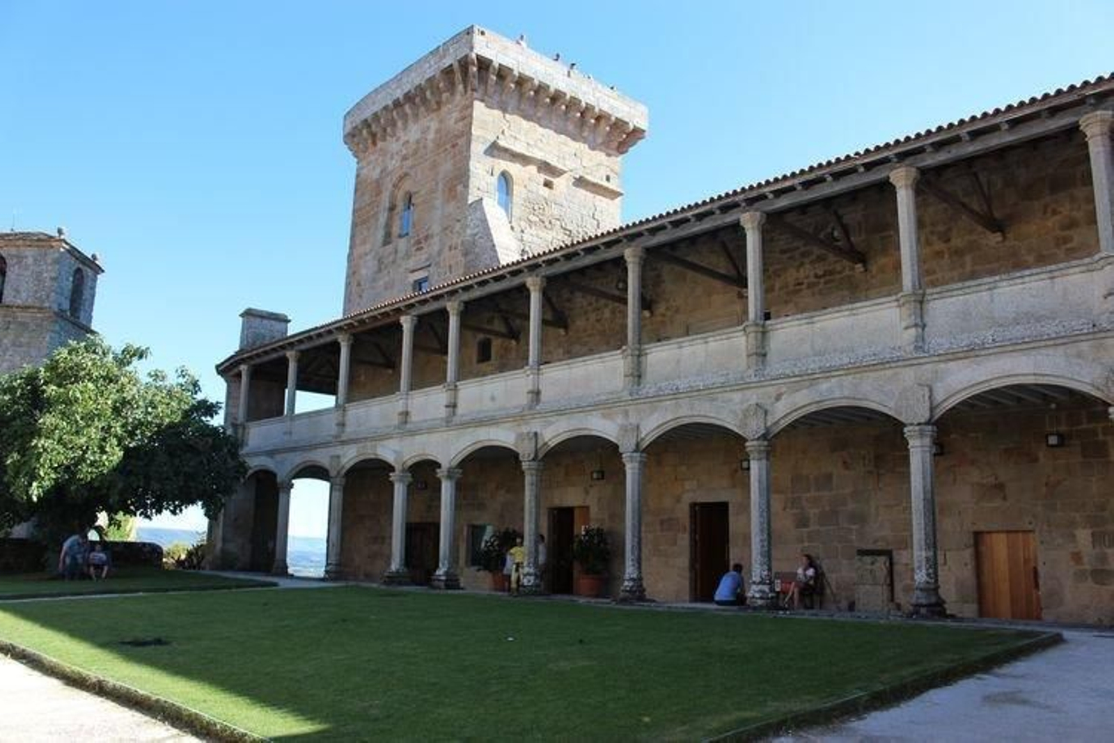 Exterior del Parador de Monterrei.