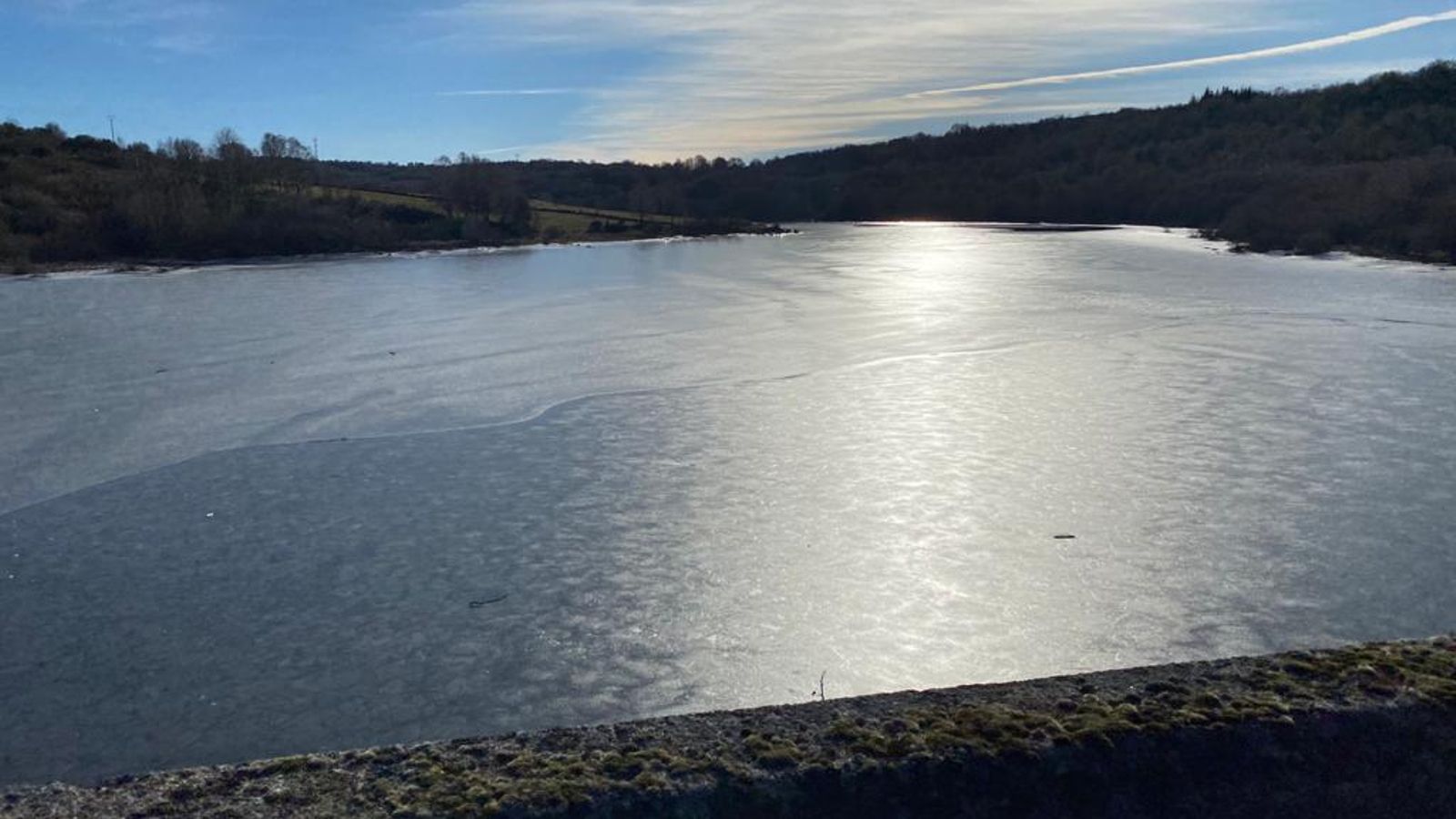 El embalse de Leboreiro (Ma ) congelado.