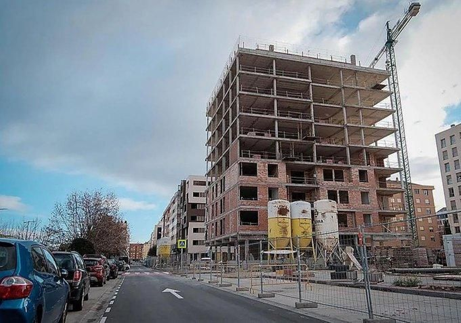 Edificio desde el que se precipitó el joven de 20 años y la chica de 13 años, en Logroño.