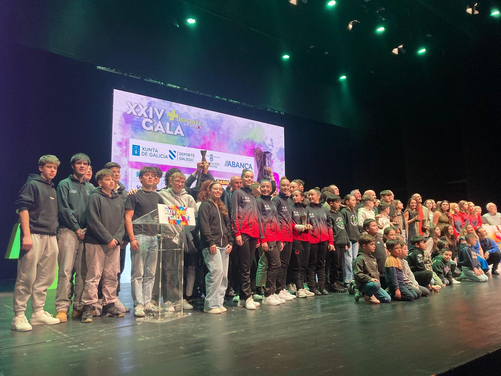 Foto de familia de los ganadores de la XXIV Gala + Deporte La Región.